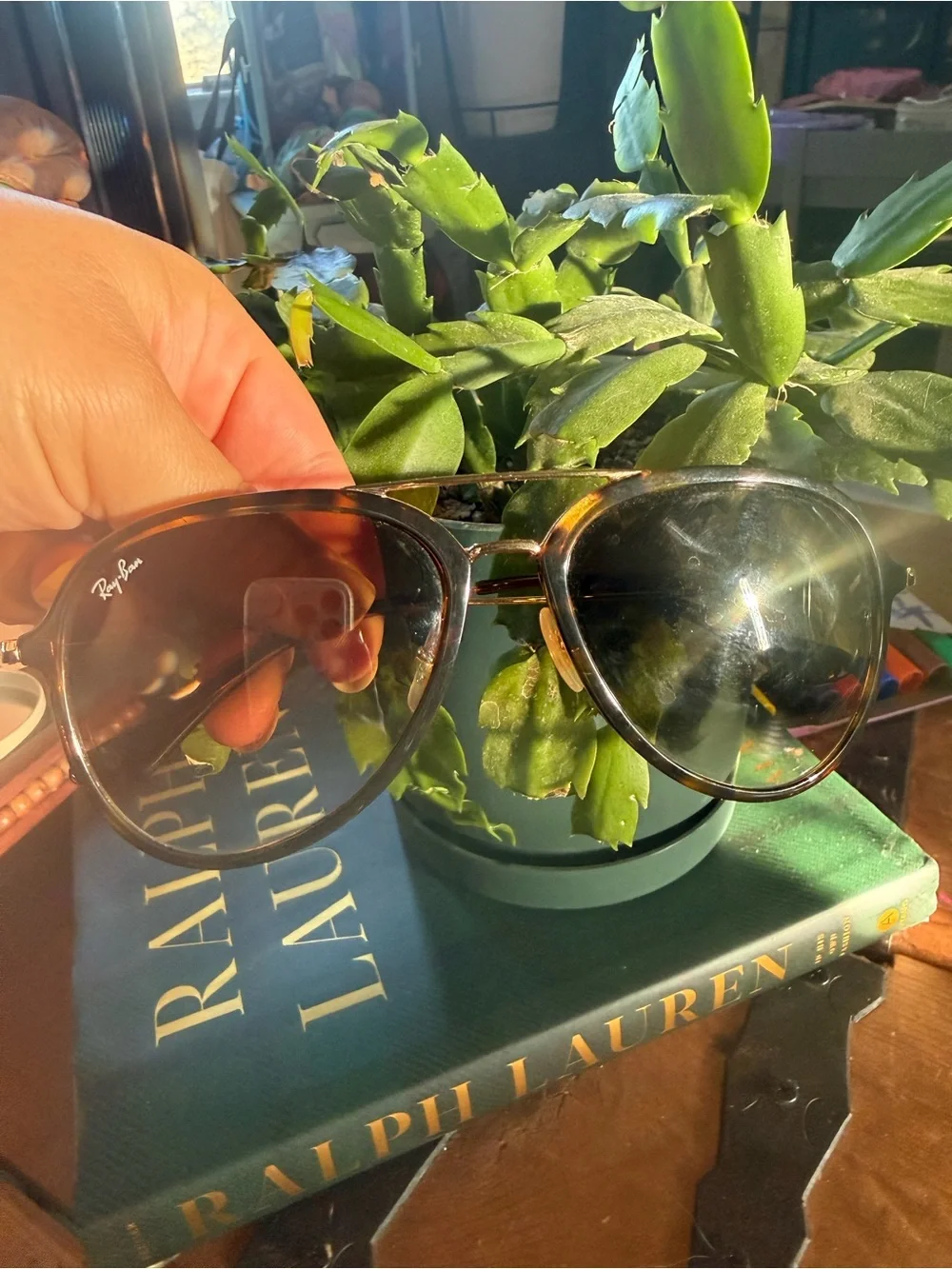 Ray-Ban Men's Gold Frame Sunglasses with Brown Gradient Lenses